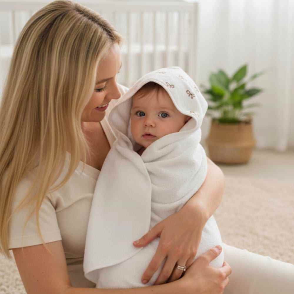 Mama Yoyo Bebek Banyo Havlusu Fiyonk Desenli 90x90 cm Ekru