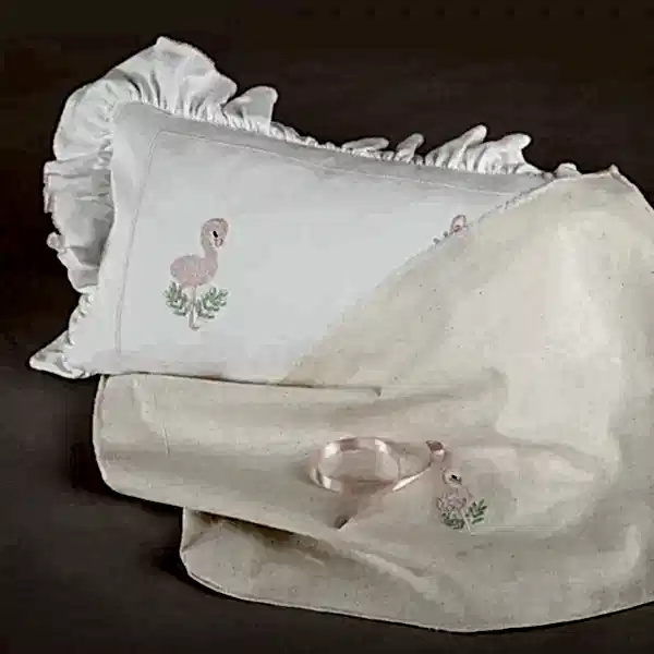 Mayys Nazenin Flamingo Nakışlı PembeTığ İşi Süslemeli Fırfırlı Dekoratif Yastık+ Puset Örtüsü Krem